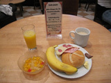 オイロホステルの朝食.jpg